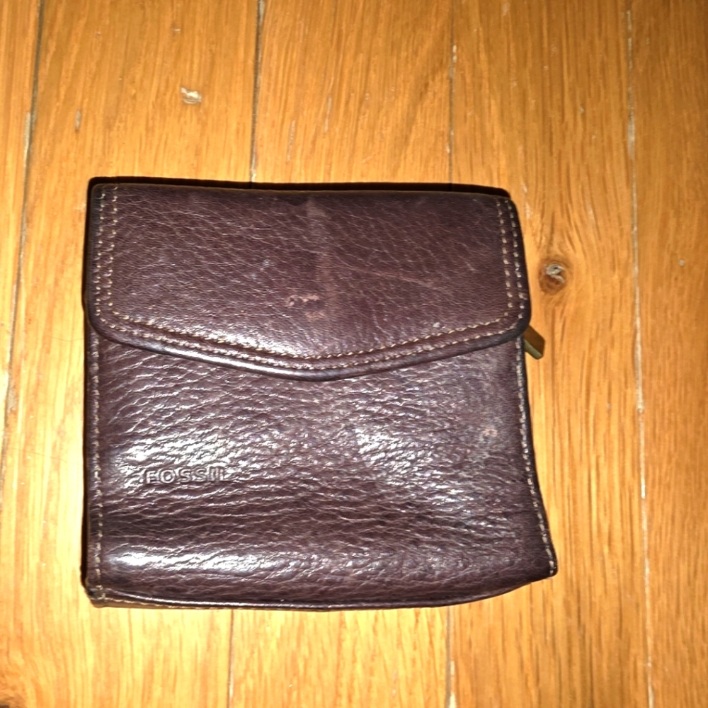 VINTAGE FOSSIL BROWN TRIFOLD WALLET COIN HARD TO FIND